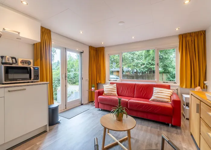 Chalet Bos Chalet Natura - Veluwe Putten - naast Saunadrome - 2 gratis e bikes Putten